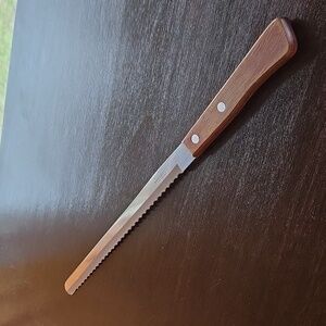 Vintage Town House Serated Carving Knife